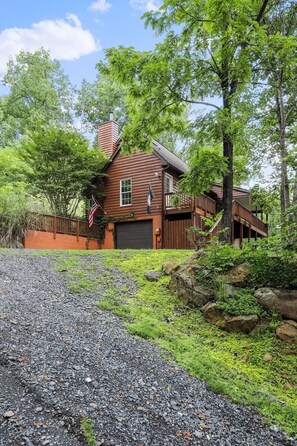 Exterior - The Pond Cabin (Linden)