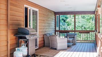 Cabin, Private Bathroom (The Pond Cabin) | Teres/patio