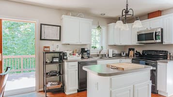 Cabin, Private Bathroom (The Pond Cabin) | Shared kitchen