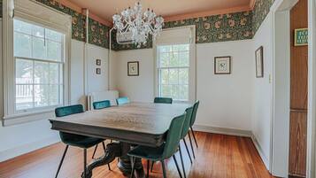 House, Private Bathroom (The Woodward) | Dining
