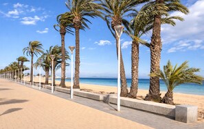 A beachside promenade with palm trees and street lamps. - Gorgeous home in Puerto de Mazarrón with WiFi (Puerto de Mazarrón)