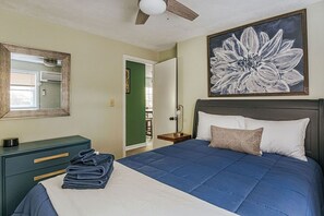 Ferienhaus, eigenes Bad (Tucked Inn: Lower Unit)
