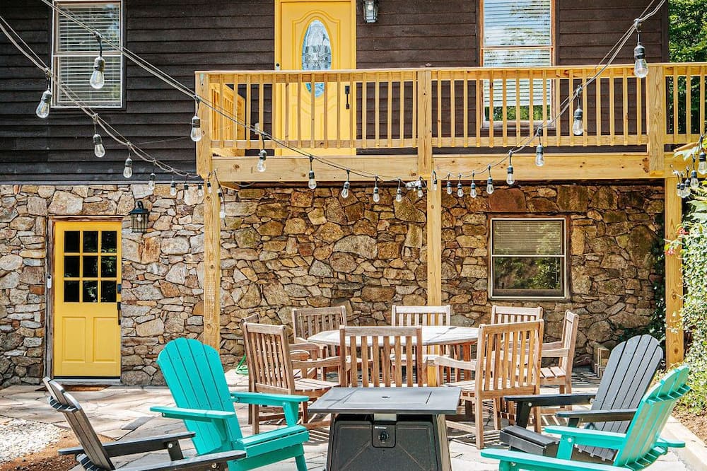 Tucked Inn: Lower Unit