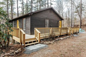 Nhà, phòng tắm riêng (Tucked Inn: Upper Unit) | Ngoại thất