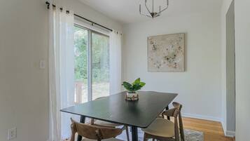 House, Private Bathroom (Westerly Haven A) | Dining