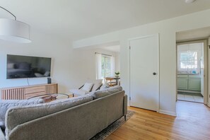 House, Private Bathroom (Westerly Haven A) | Lounge - Westerly Haven A (Charlottesville)