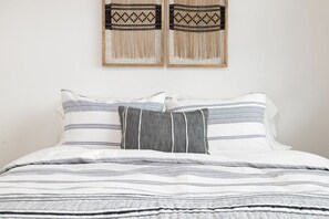Iron/ironing board, Internet, bed sheets - The Vintage Nest, a peaceful retreat in the heart of Oroville, CA (Oroville)