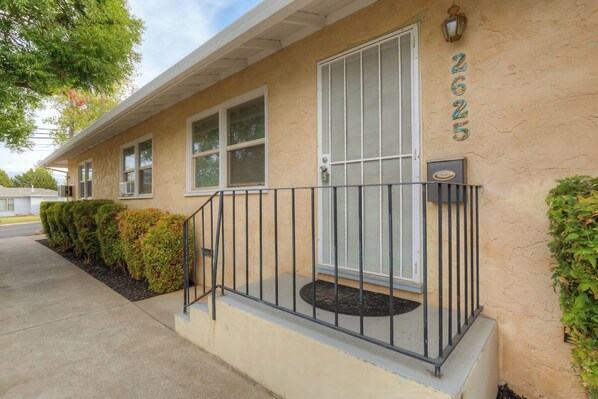 Exterior detail - The Vintage Nest, a peaceful retreat in the heart of Oroville, CA (Oroville)