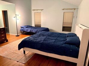 Room - S. Austin Family and Group Getaway: 3BR - InstaWorthy Near Bars, Eats & Downtown (Austin)