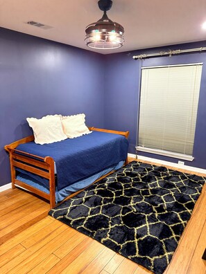 Room - S. Austin Family and Group Getaway: 3BR - InstaWorthy Near Bars, Eats & Downtown (Austin)