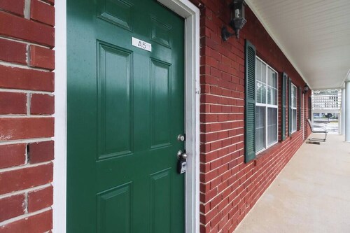 Relax at The Pelican Perch, a stylish 2-bedroom, 2-bath condo/apt in Gautier
