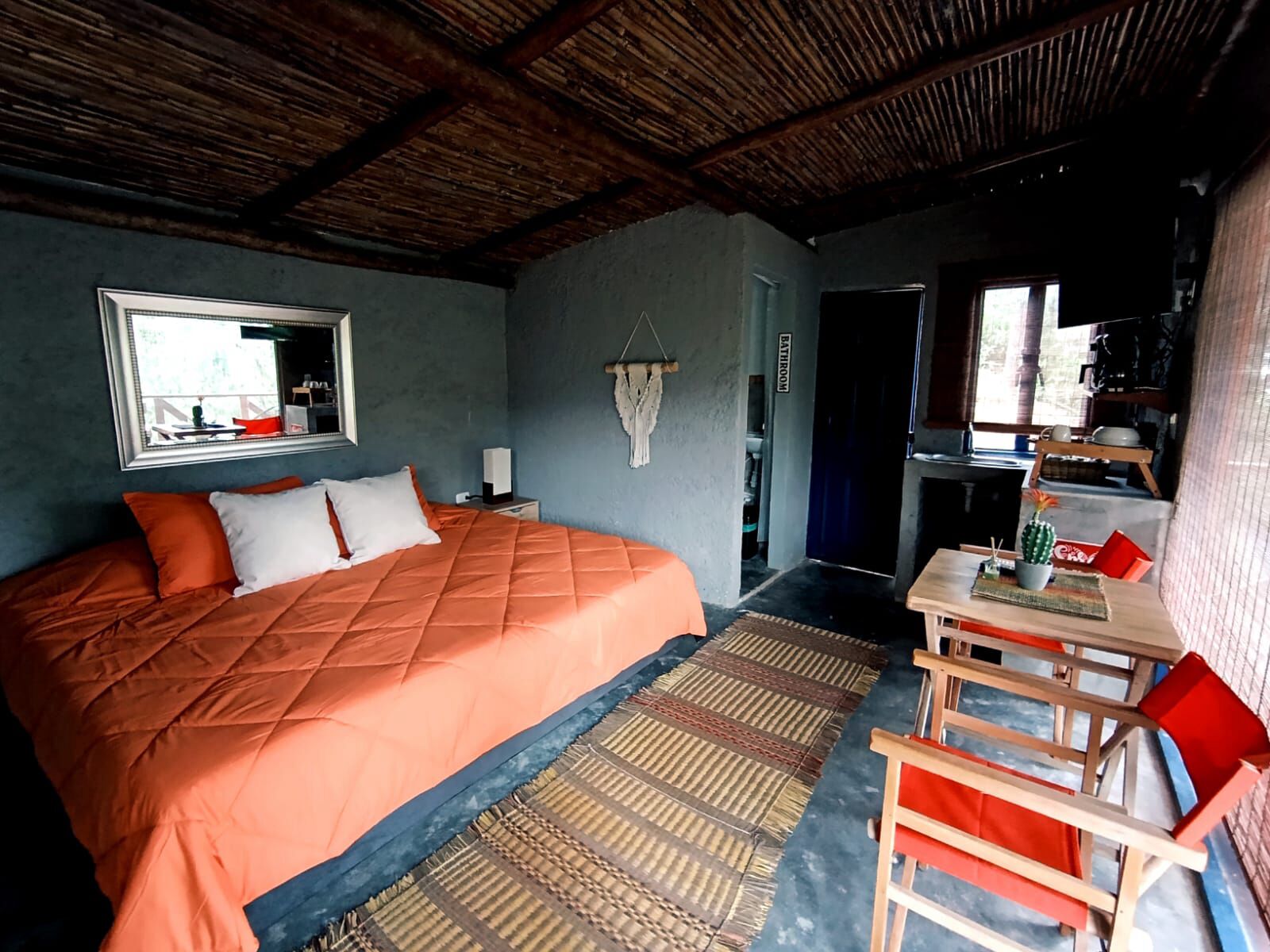 WiFi, bed sheets