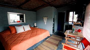 WiFi, bed sheets