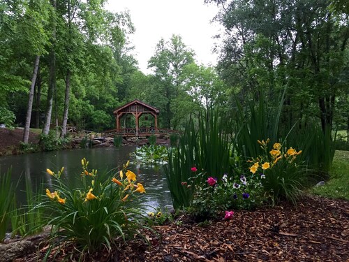 Pappy's Place: A Cozy Creekside Retreat