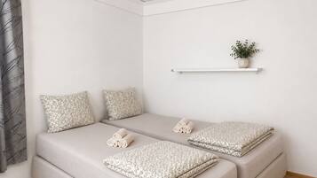 WiFi, bed sheets