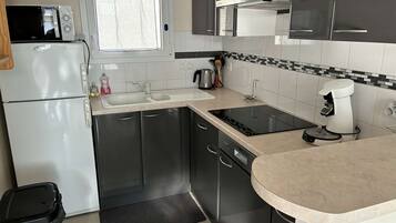 Fridge, microwave, dishwasher, toaster