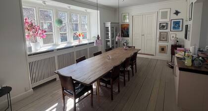 Historic Charlottenlund villa with balcony & castle park