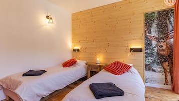 3 habitaciones, tabla de planchar con plancha y cuna de viaje