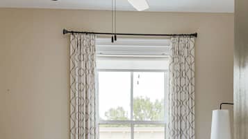 Apartment, Private Bathroom (Red Bud Suite) | Interior