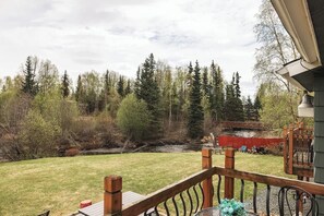 Terrace/patio - Creekside Stay | Clean & Cozy 2BR Near Airport (Anchorage)