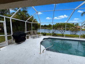 A heated pool - 🌴Modern Coastal Retreat Near Beaches, IMG Academy🌴 (Bradenton)