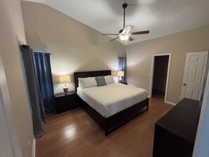 Iron/ironing board, WiFi, bed sheets - 🌴Modern Coastal Retreat Near Beaches, IMG Academy🌴 (Bradenton)