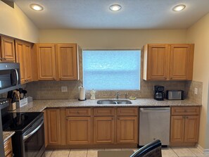 Private kitchen - 🌴Modern Coastal Retreat Near Beaches, IMG Academy🌴 (Bradenton)