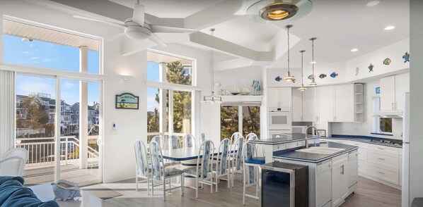 Fridge, microwave, oven, stovetop - Fabulous 6-bedroom house with Pool in Loveladies LBI (Long Beach)