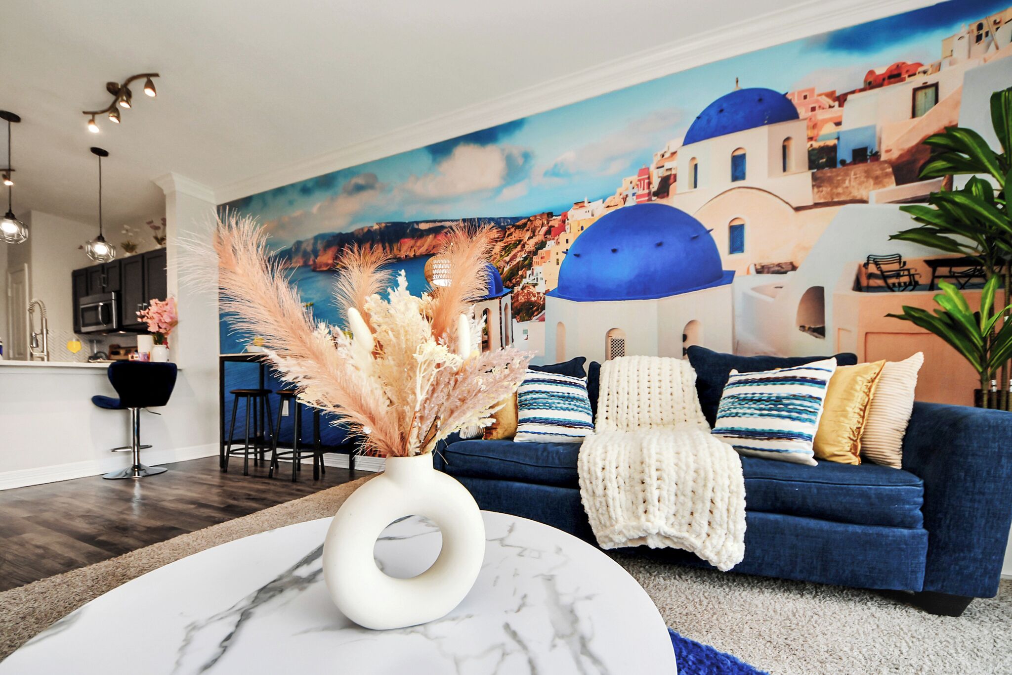 Smart TV, fireplace
