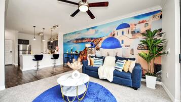 Smart TV, fireplace