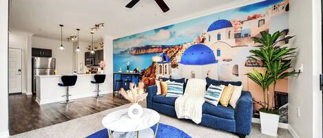 Smart TV, fireplace