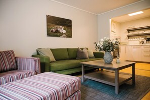 Apartamento, vistas al río | Zona de estar | Juguetes