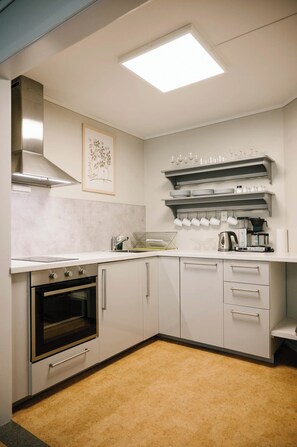 Departamento, vista al río | Cocina privada | Periquera 