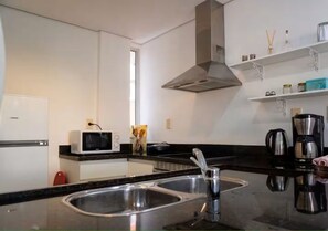 Private kitchen - Spacious apartment in Las Lomas | Shopping del Sol (Asunción)