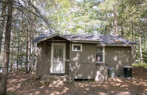Exterior detail - Serene 2-bedroom cabin with AC in charming Hayward. (Hayward)