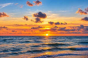 Beach - St Pete Beach house | Private Pool + Walk to Beach (St Pete Beach)
