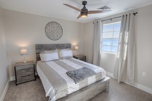 Desk, travel cot, free WiFi, bed sheets - Gorgeous 8-Bedroom Family Retreat on 4 Acres in White Mountains! (Show Low)