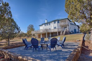 Outdoor dining - Gorgeous 8-Bedroom Family Retreat on 4 Acres in White Mountains! (Show Low)