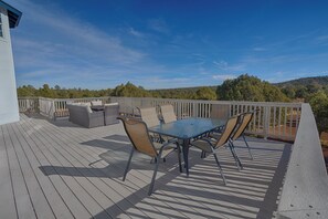 Outdoor dining - Gorgeous 8-Bedroom Family Retreat on 4 Acres in White Mountains! (Show Low)