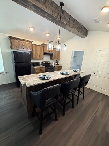 Comfort meet’s Peace & Quiet. Retreat Near Broken Bow.