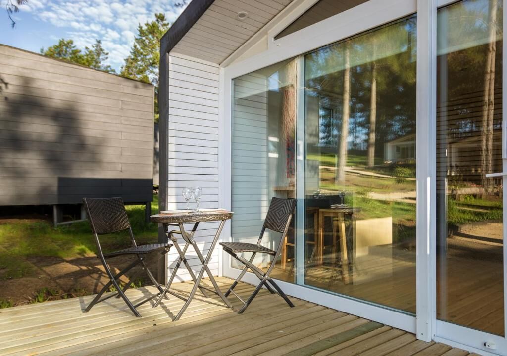 Bungalow estándar, balcón, vista al jardín | Restaurante al aire libre