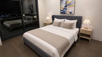Iron/ironing board, WiFi, bed sheets