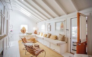 Living area - Designer Beachy Cottage minutes walk to the beach, boardwalk, nightlife. (Long Beach)