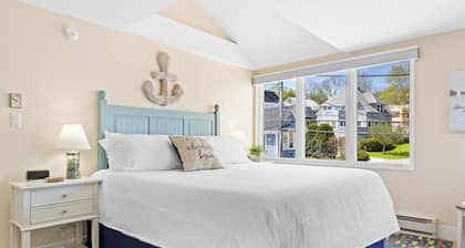 Bay View on Camden Harbor condo 2BR, 2 baths, AC, fireplace