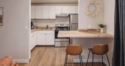 Downtown Anchorage Stay - 1 Bedroom Great Location