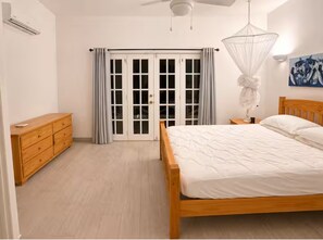 Tabla de planchar con plancha, wifi y ropa de cama 