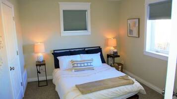 3 bedrooms, iron/ironing board, WiFi, bed sheets