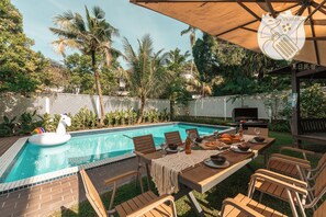 Outdoor dining - 42Pax 9BR Damansara Pool Villa by Verano (Kuala Lumpur)