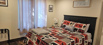 2-bedroom fully stocked home near Fort Spokane boat launch, park, and beach.