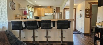 2-bedroom fully stocked home near Fort Spokane boat launch, park, and beach.